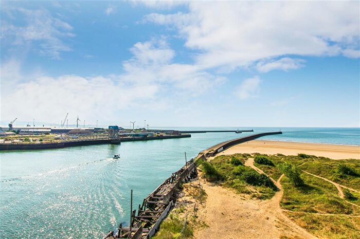 2 Bedroom Flat To Rent In Aurora, Trawler Road, SA1