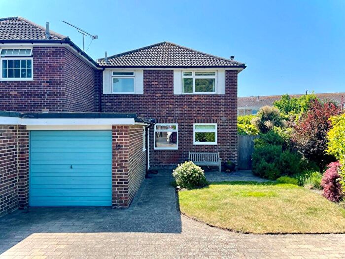3 Bedroom House For Sale In Buccaneers Close, Stanpit, BH23