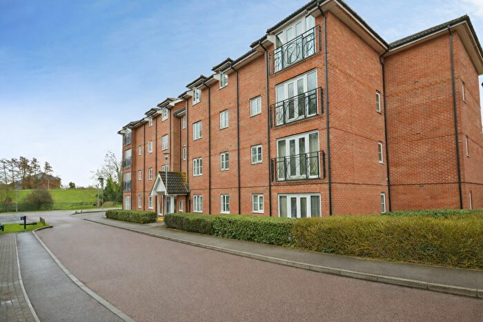 2 Bedroom Flat For Sale In Winnipeg Way, Broxbourne, EN10