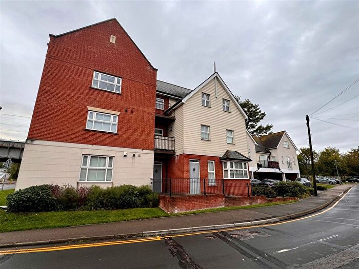 1 Bedroom Flat To Rent In The Approach, Rayleigh, SS6