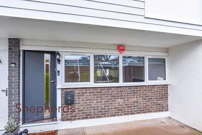 1 Bedroom Flat For Sale In Hillside, Hoddesdon, EN11