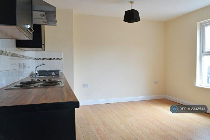 2 Bedroom Flat To Rent In Two Mile Hill Road, Bristol, BS15