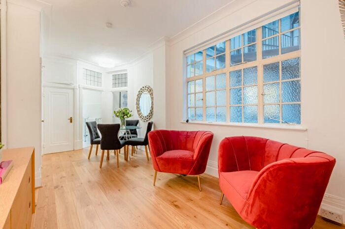 2 Bedroom Flat To Rent In Park Road, Regents Park, NW8