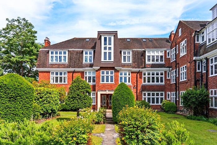 2 Bedroom Flat For Sale In The Gateways, Richmond, TW9