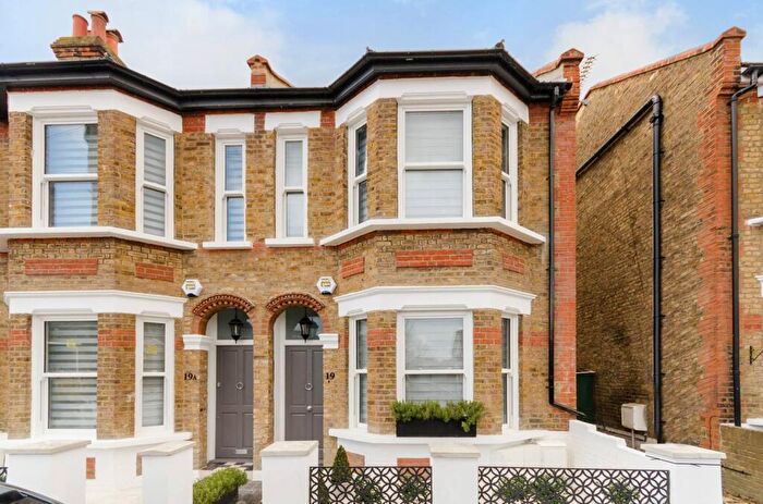 3 Bedroom End Of Terrace House For Sale In Warwick Grove, Surbiton, KT5