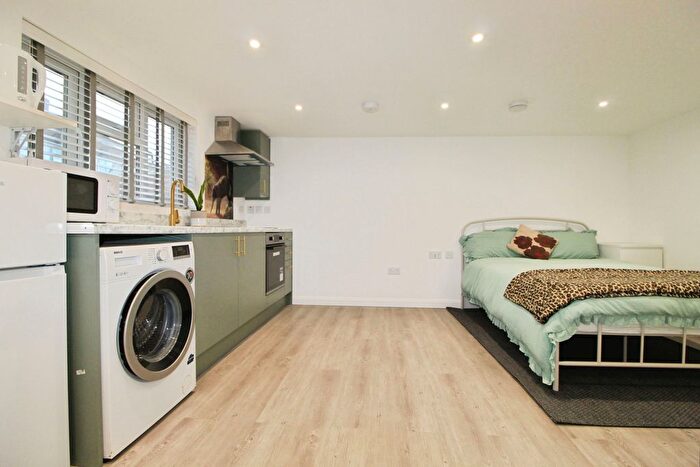 1 Bedroom Studio To Rent In Hatton Road, Feltham, TW14
