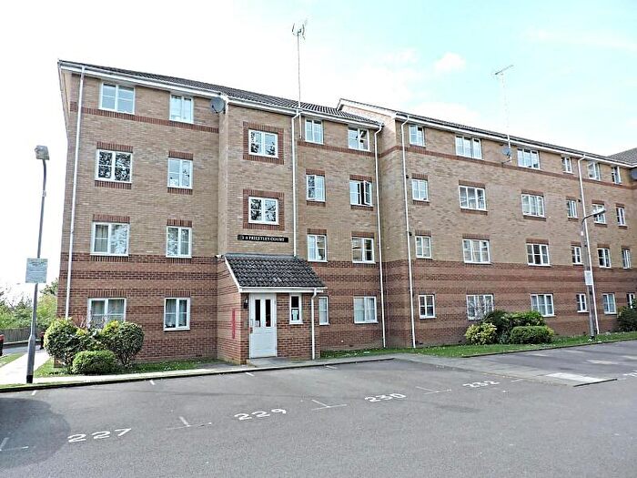 2 Bedroom Flat To Rent In Priestley Court, HP13