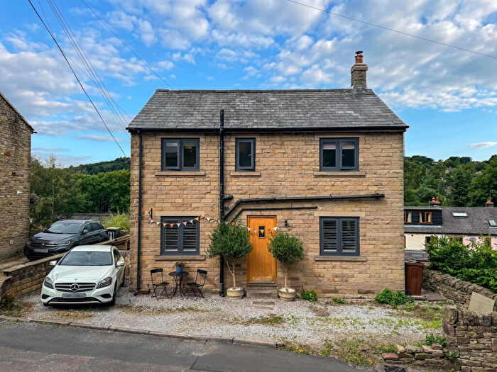 3 Bedroom Detached House For Sale In New Cottage, Old Road, High Peak, SK23
