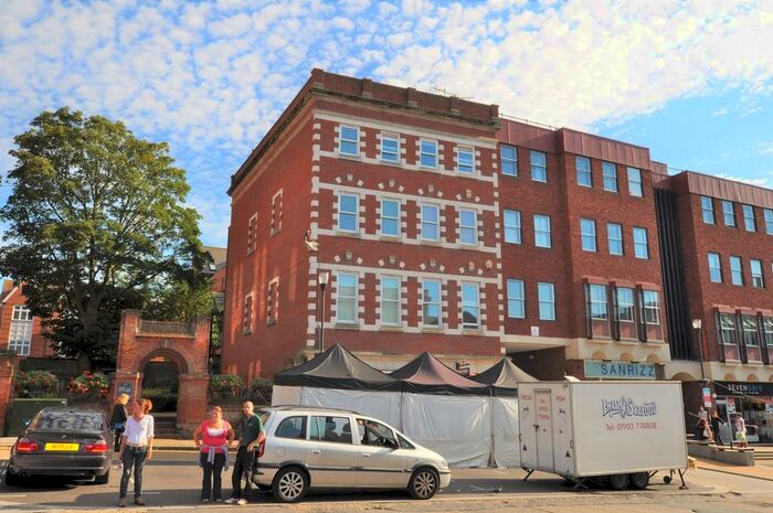 1 Bedroom Apartment To Rent In North Street, GU1