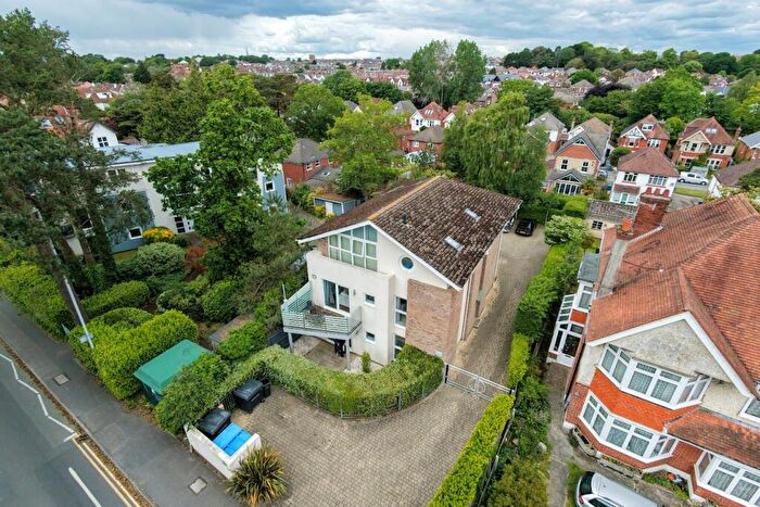 2 Bedroom Flat For Sale In Penn Hill Avenue, Poole, BH14