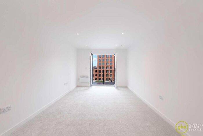 2 Bedroom Flat To Rent In Grant Court, Salford, Manchester, M5