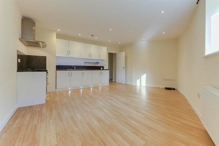 3 Bedroom Flat To Rent In Woodlea Road, Waterfoot, Rossendale, BB4