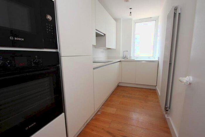 2 Bedroom Flat To Rent In Barrier Point Road, London, E16