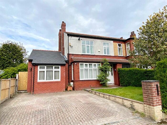 5 Bedroom Semi-Detached House To Rent In Woodhouse Lane, Sale, M33