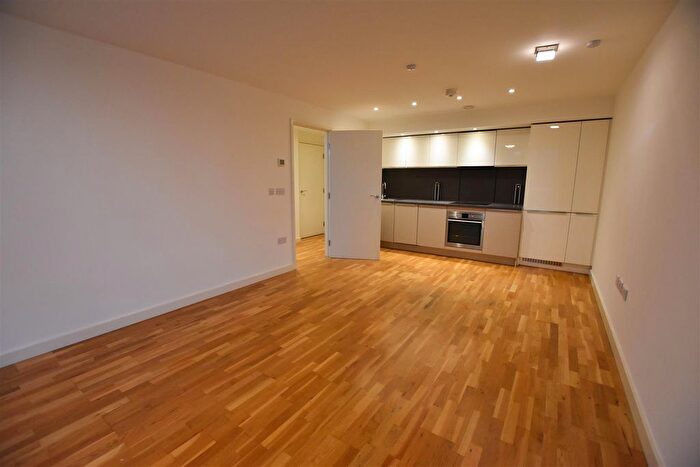 1 Bedroom Flat To Rent In Ealing Road, Brentford, TW8