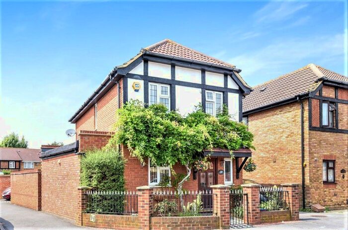 3 Bedroom Detached House To Rent In Churchill Close, Feltham TW14