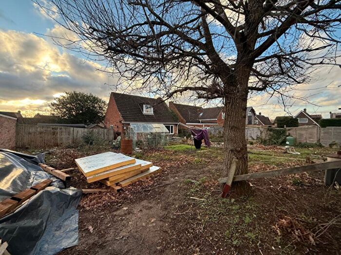 3 Bedroom Chalet For Sale In Eyebrook Gardens, Gunthorpe, Peterborough, PE4