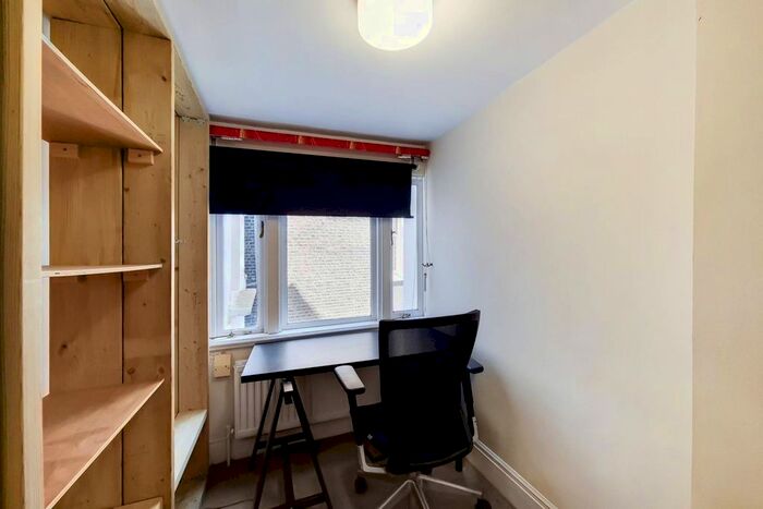 3 Bedroom Flat To Rent In Emperor's Gate, South Kensington, London, SW7