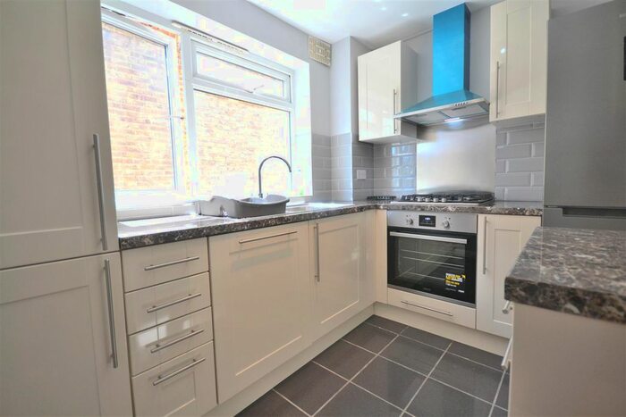 2 Bedroom Flat To Rent In Amberley Court, Stanley Road, London, SW19