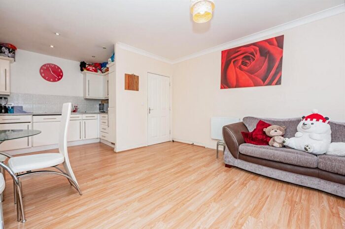 1 Bedroom Flat For Sale In Ambleside, Purfleet-On-Thames, RM19