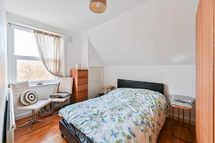 1 Bedroom Flat To Rent In Hopton Road, Streatham, London, SW16