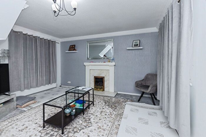 2 Bedroom Semi-detached House For Sale In Fieldhurst Court, Bierley, Bradford, BD4