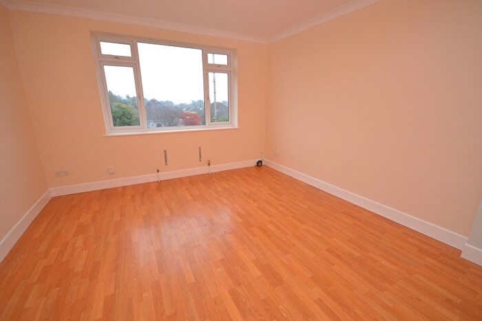 1 Bedroom Flat To Rent In Solent View Court Milford Road, Lymington, Hampshire, SO41