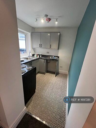 2 Bedroom Flat To Rent In Davyhulme Circle, Urmston, Manchester, M41