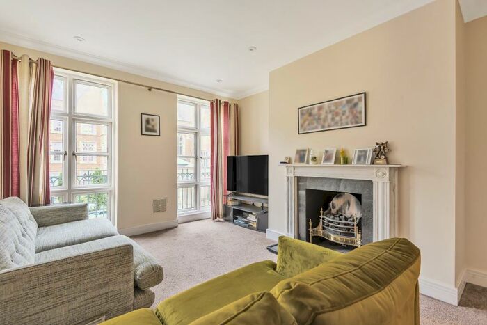 2 Bedroom Apartment To Rent In Virginia Water, Surrey, GU25