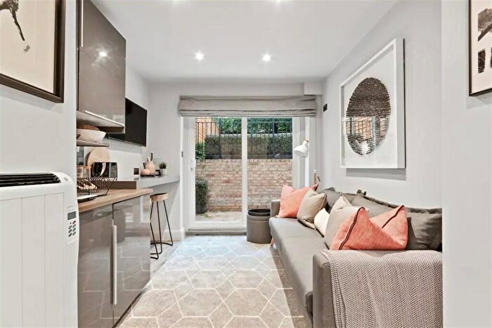 1 Bedroom Apartment To Rent In Oakley Square, Mornington Crescent, Euston, Camden, London, NW1