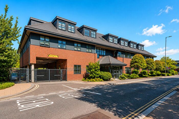 2 Bedroom Penthouse For Sale In Great North Road, Hatfield, AL9