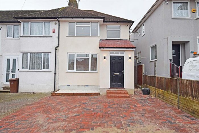 3 Bedroom End Of Terrace House To Rent In Binland Grove, Chatham, ME5