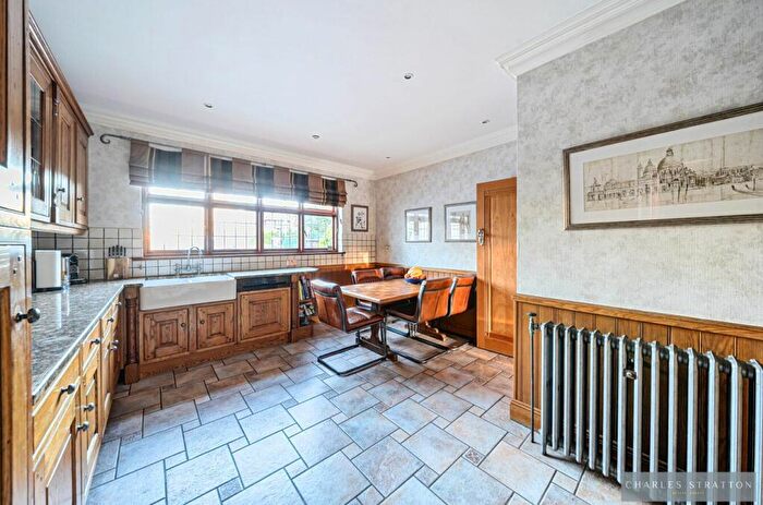 4 Bedroom Detached House For Sale In Gidea Close, Gidea Park, RM2