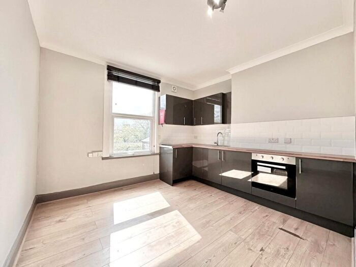 Flat To Rent In Iverson Road, NW6