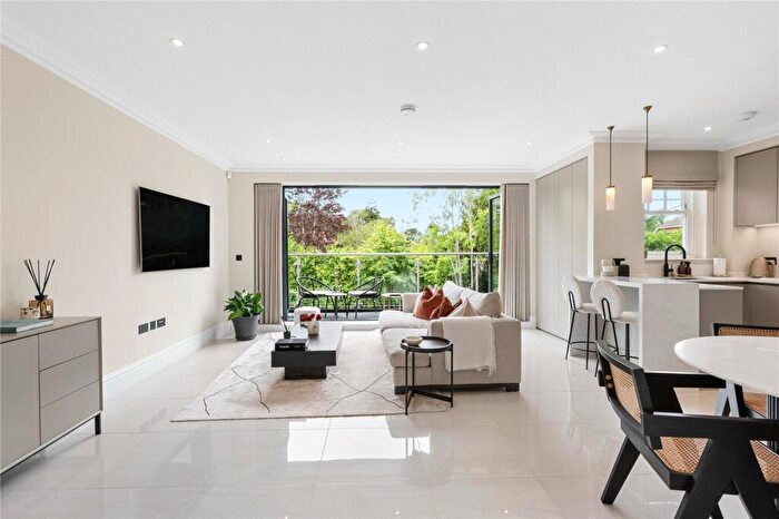 2 Bedroom Flat To Rent In Stoke Road, Cobham, Surrey, KT11