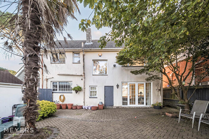 3 Bedroom Detached House For Sale In Motcombe Road, Poole, BH13