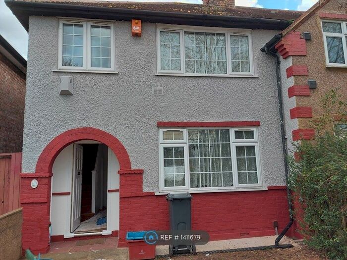 3 Bedroom End Of Terrace House To Rent In Staines Road, Feltham, TW14