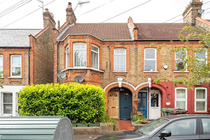 2 Bedroom Apartment For Sale In Harris Street, Walthamstow, E17