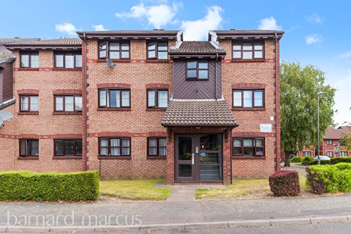 1 Bedroom Flat For Sale In Lowry Crescent, Mitcham, CR4