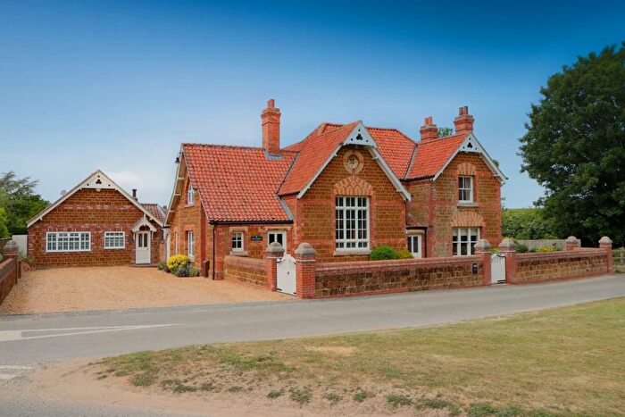 6 Bedroom Detached House For Sale In School Road, Shernborne, PE31