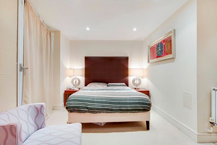 1 Bedroom Apartment To Rent In Trinity Tower, Quadrant Walk, E14