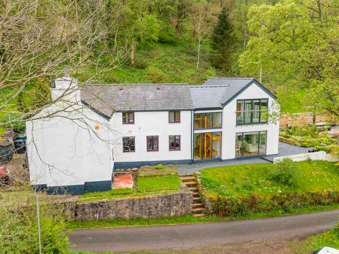 4 Bedroom Detached House For Sale In Pen Y Graig, Froncysyllte, LL20