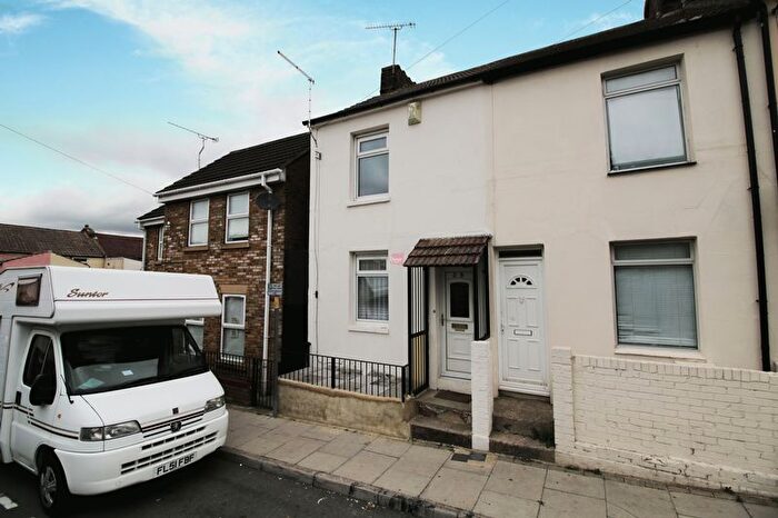 2 Bedroom End Terrace House For Sale In Saunders Street, Gillingham, ME7