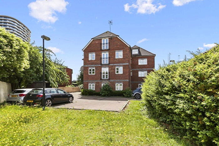 2 Bedroom Flat For Sale In Victoria Dock Road, London, E16