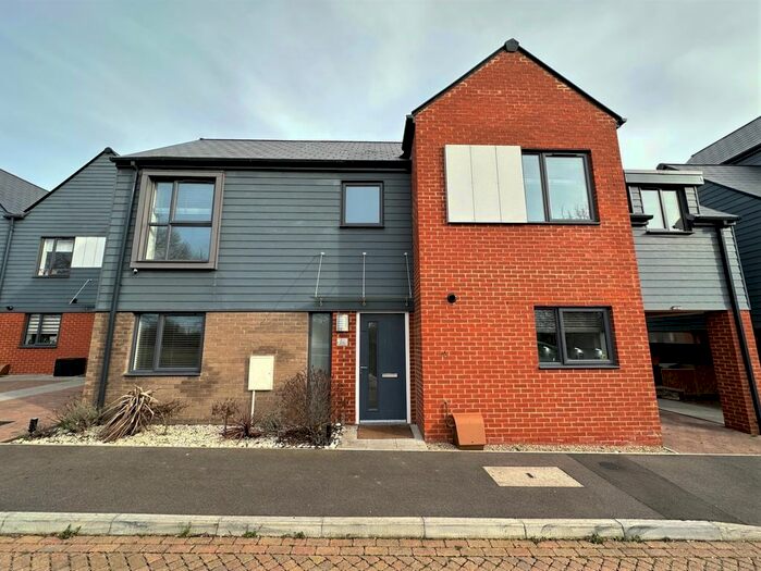 4 Bedroom Property To Rent In College Row, Ashford, TN23