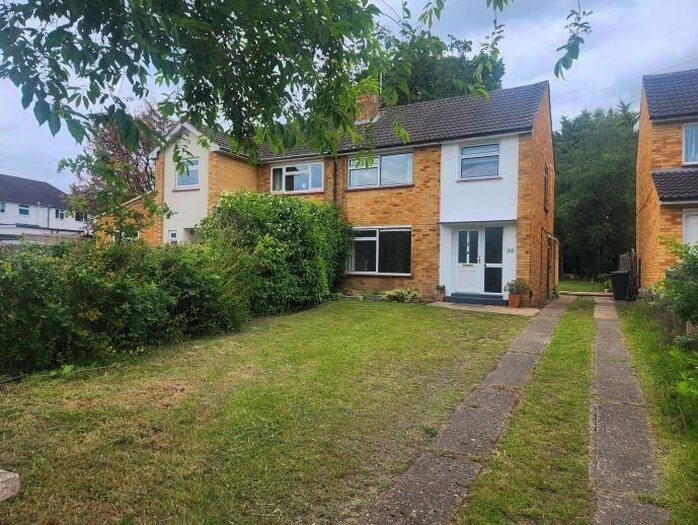 3 Bedroom Link Detached House To Rent In Frimley, Surrey, GU16