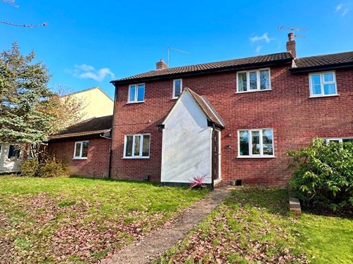 3 Bedroom End Of Terrace House For Sale In Kensington Gardens, Billericay, CM12