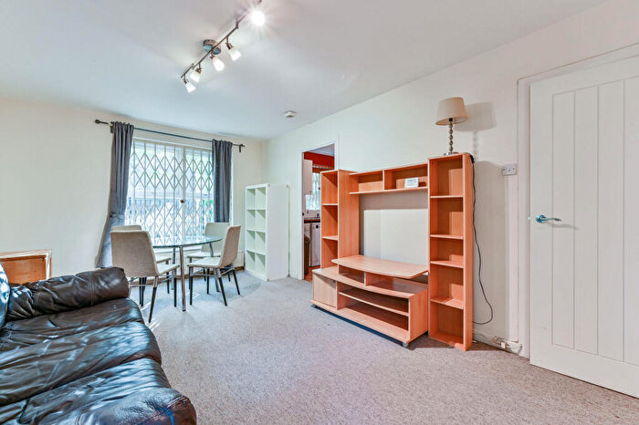 2 Bedroom Flat To Rent In Weavers Way, Camden, London, NW1