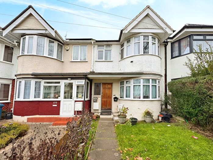 3 Bedroom Flat To Rent In Malvern Avenue, Harrow, HA2