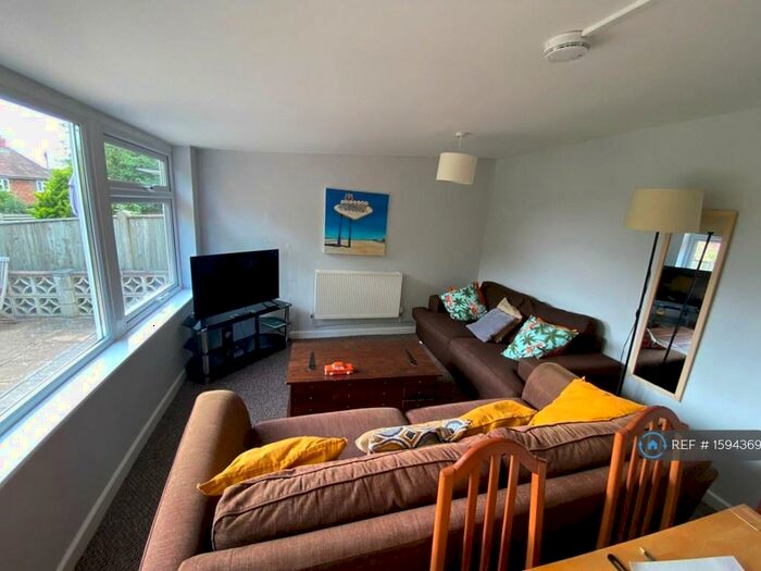 5 Bedroom Semi-Detached House To Rent In Shepherds Hill, Guildford, GU2